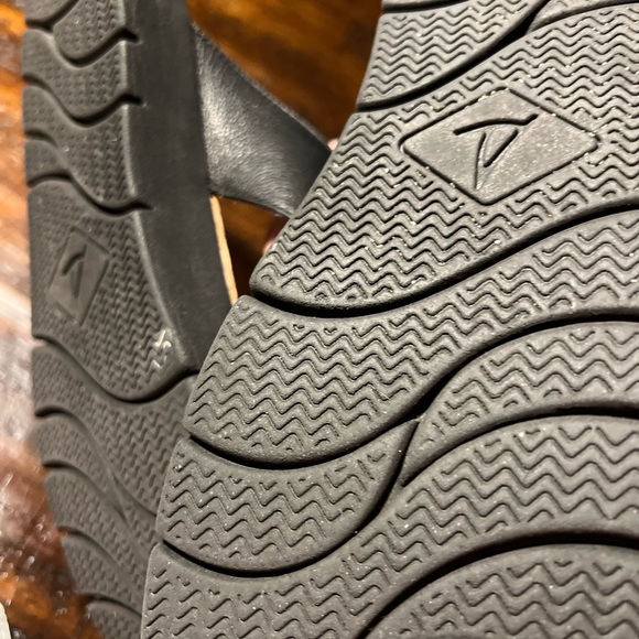 Sperrys!  Super cute like new - Picture 11 of 15